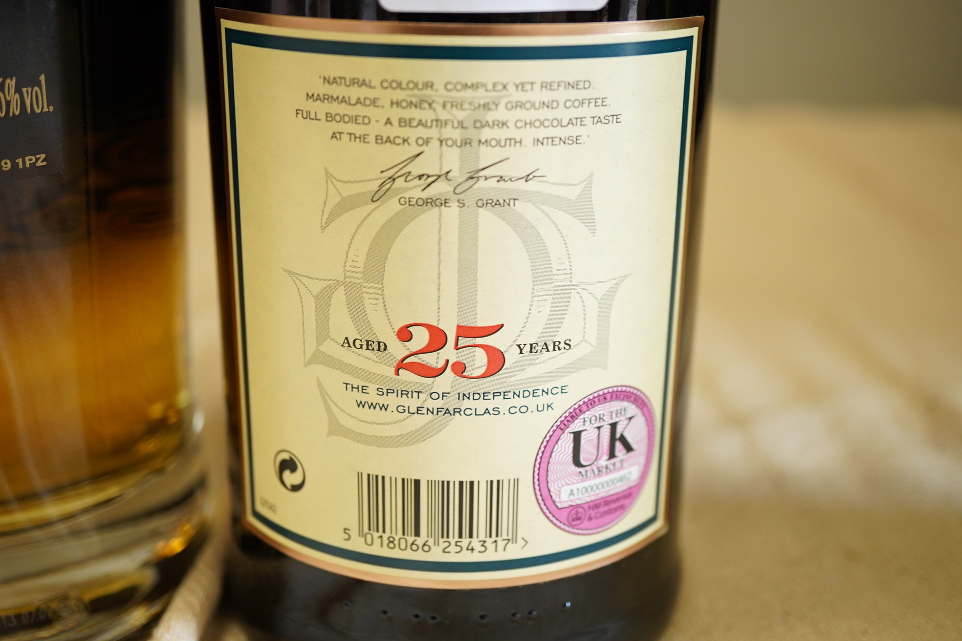Whisky: 1 x Glenmorangie Signet, 46% abv, 70cl; 1 x Glenfarclas Single Malt 25 year old, 43% abv, 70cl (2)